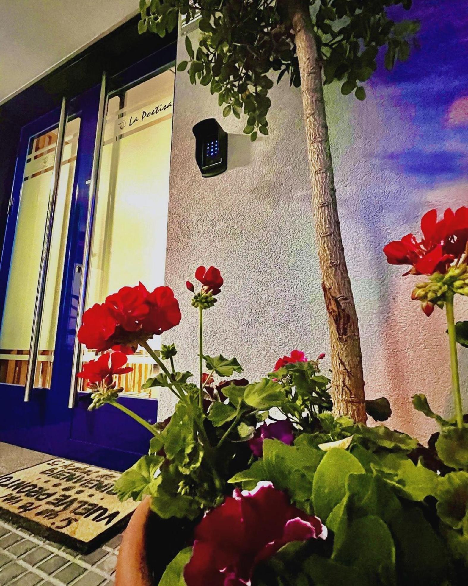 Hostal La Poetisa - Auto Check-In Culleredo Exterior photo